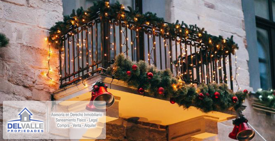 Luces navideñas en el balcon